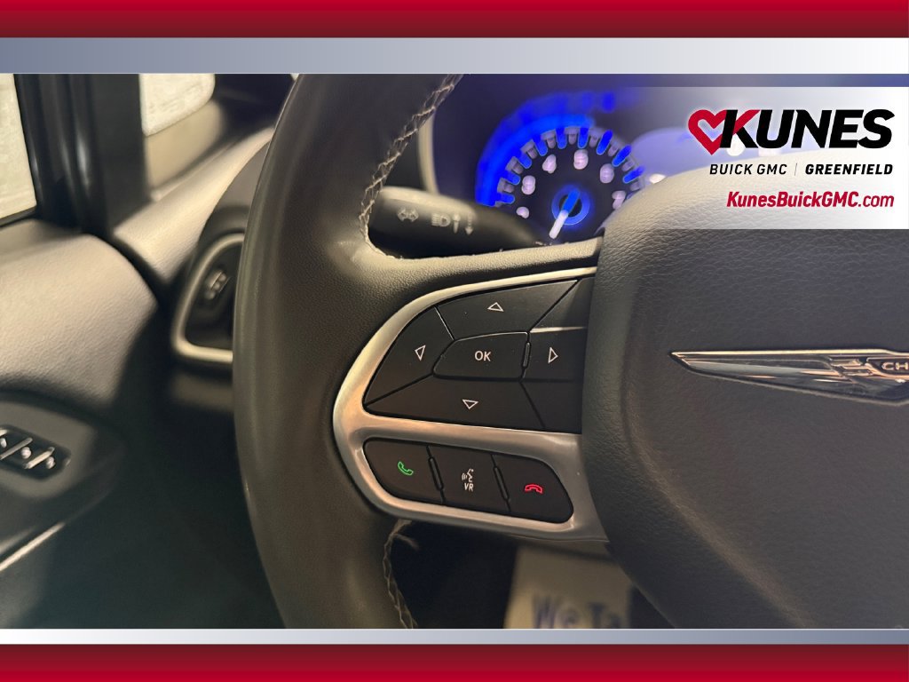 Used 2025 Chrysler Pacifica Select FWD image 17