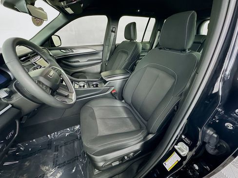 Certified 2025 Jeep Grand Cherokee Laredo w/ Luxury Tech Group I image 32