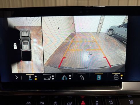 Used 2023 Chevrolet Silverado 1500 High Country w/ Technology Package image 41