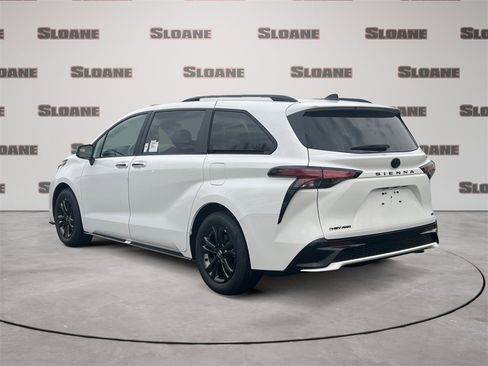 New 2026 Toyota Sienna XSE image 3