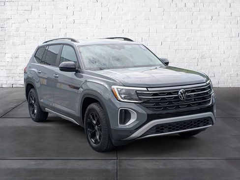 Certified 2025 Volkswagen Atlas Peak Edition SE AWD/4WD image 1