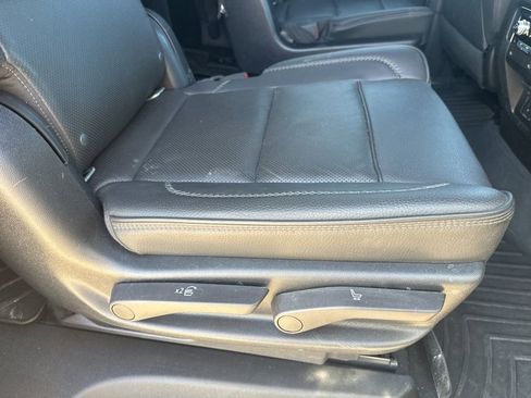 Used 2022 GMC Yukon XL Denali image 46