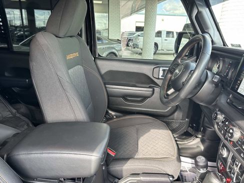 Used 2024 Jeep Gladiator Mojave w/ Convenience Group image 10