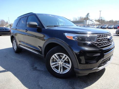 Used 2021 Ford Explorer XLT AWD/4WD image 3