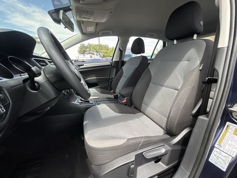 Used 2016 Volkswagen e-Golf SE FWD image 9