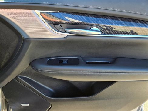 Used 2025 Cadillac XT6 Premium Luxury image 24