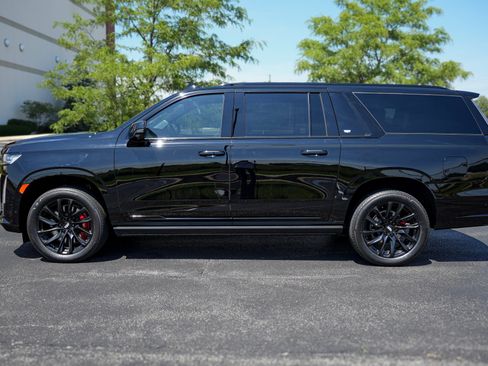 Used 2024 Cadillac Escalade ESV Sport Platinum w/ LPO, ONYX Package AWD/4WD image 9