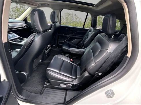 Used 2022 Lincoln Aviator AWD w/ Premium Package image 24