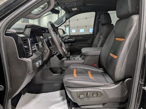 Used 2025 GMC Sierra 1500 AT4 w/ Technology Package AWD/4WD image 16