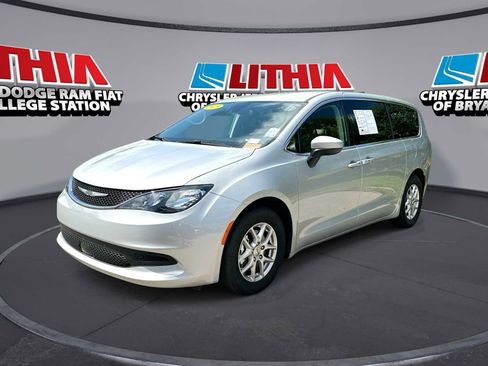 Used 2023 Chrysler Voyager LX FWD image 1