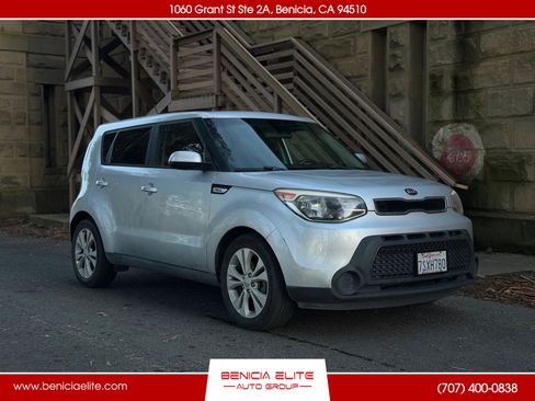 Used 2015 Kia Soul + image 1