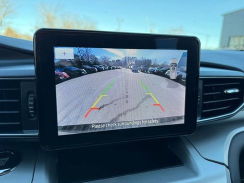 Used 2022 Ford Explorer XLT w/ Equipment Group 202A image 12