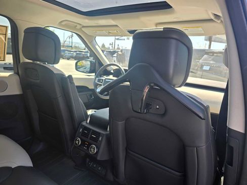 Used 2025 Land Rover Discovery S AWD/4WD image 13