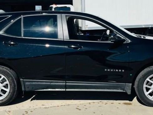 Used 2024 Chevrolet Equinox LS w/ LS Convenience Package image 2