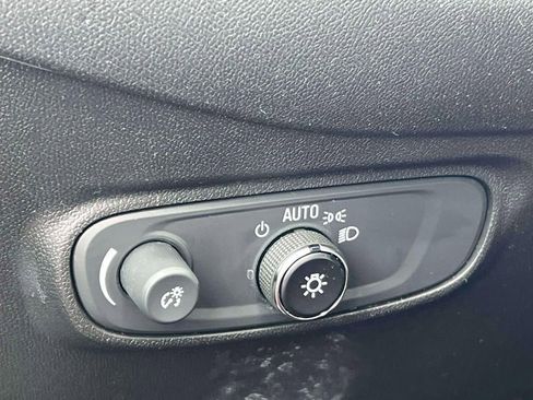 Used 2023 Chevrolet Equinox LS FWD image 10