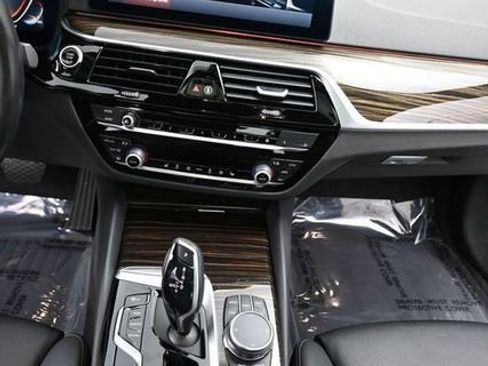 Used 2023 BMW 530i w/ Convenience Package image 16