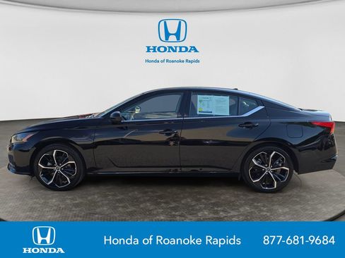 Used 2025 Nissan Altima 2.5 SR FWD image 2