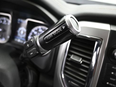 Used 2019 Nissan Titan PRO-4X w/ Pro-4x Convenience Package AWD/4WD image 19