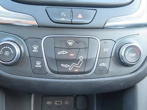Used 2022 Chevrolet Equinox LT AWD/4WD image 16