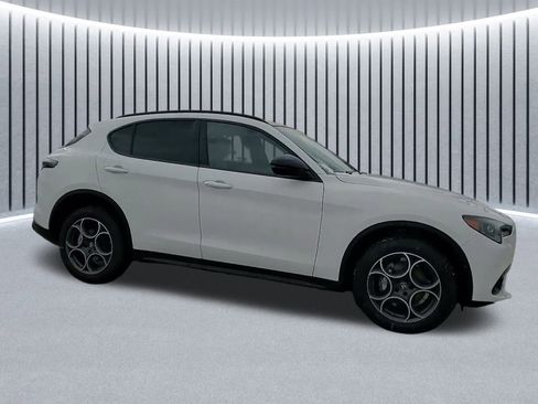 New 2025 Alfa Romeo Stelvio Sprint image 3