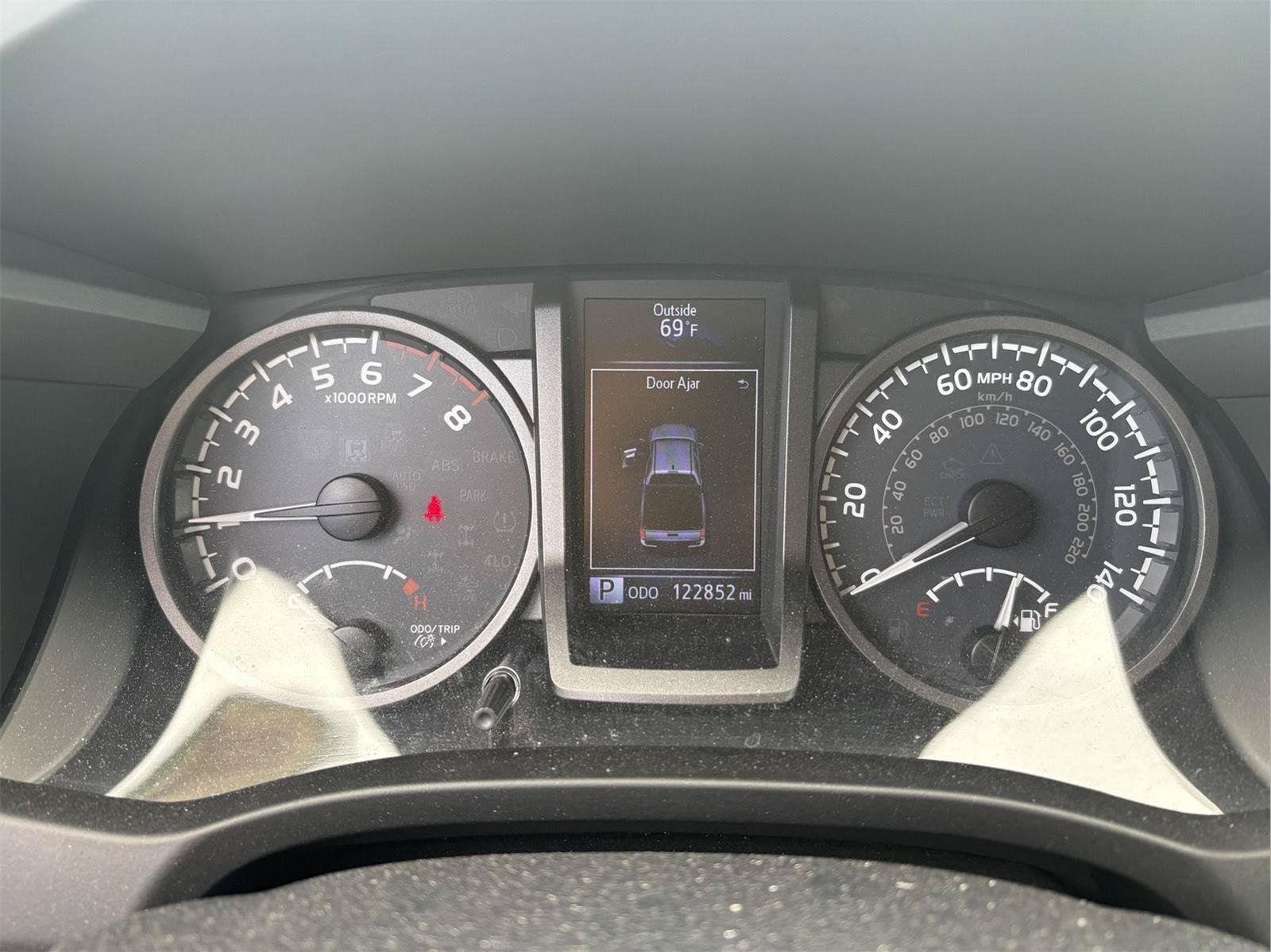 Used 2019 Toyota Tacoma TRD Off-Road AWD/4WD image 9