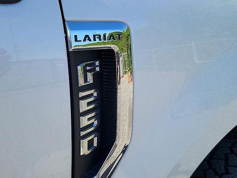 Used 2017 Ford F250 Lariat w/ Lariat Ultimate Package AWD/4WD image 30