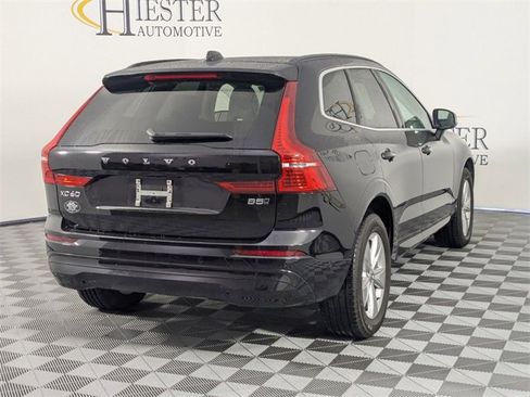 Used 2022 Volvo XC60 B5 Momentum image 7