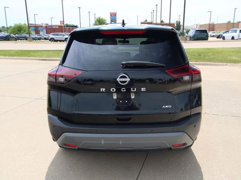 Used 2023 Nissan Rogue S AWD/4WD image 13