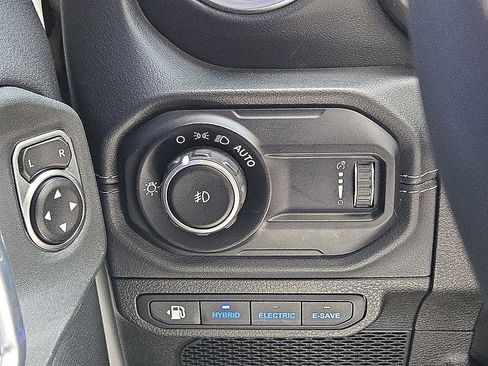 Used 2024 Jeep Wrangler High Altitude AWD/4WD image 24