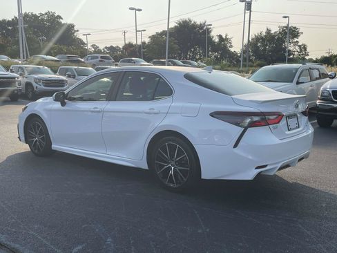 Used 2022 Toyota Camry SE FWD image 5