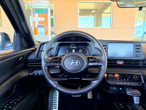 Used 2025 Hyundai Elantra Sport FWD image 14