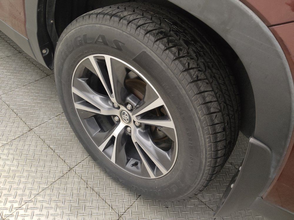 Used 2019 Toyota Highlander Plus AWD/4WD image 31