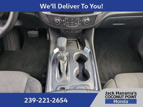 Used 2023 Chevrolet Traverse LT FWD image 19