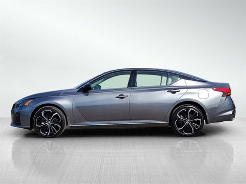 Used 2023 Nissan Altima 2.5 SR image 7