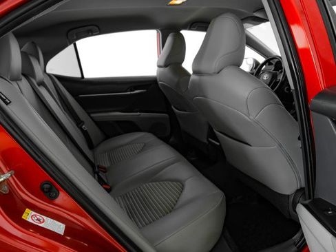 Used 2019 Toyota Camry SE image 33