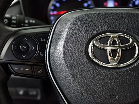 Used 2021 Toyota RAV4 XLE Premium image 10