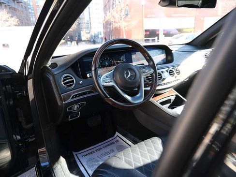 Used 2018 Mercedes-Benz S 560 4MATIC Sedan w/ Premium Package image 16