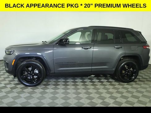 Used 2023 Jeep Grand Cherokee Limited w/ Black Appearance Package AWD/4WD image 5