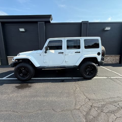 Used 2015 Jeep Wrangler Unlimited Sahara w/ Connectivity Group AWD/4WD image 2