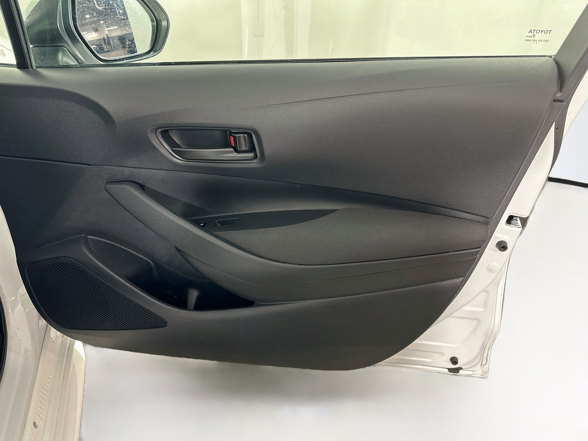 Used 2025 Toyota Corolla LE FWD image 30