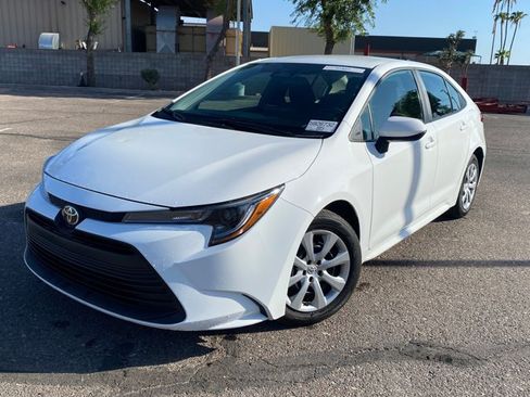 Used 2025 Toyota Corolla LE FWD image 2