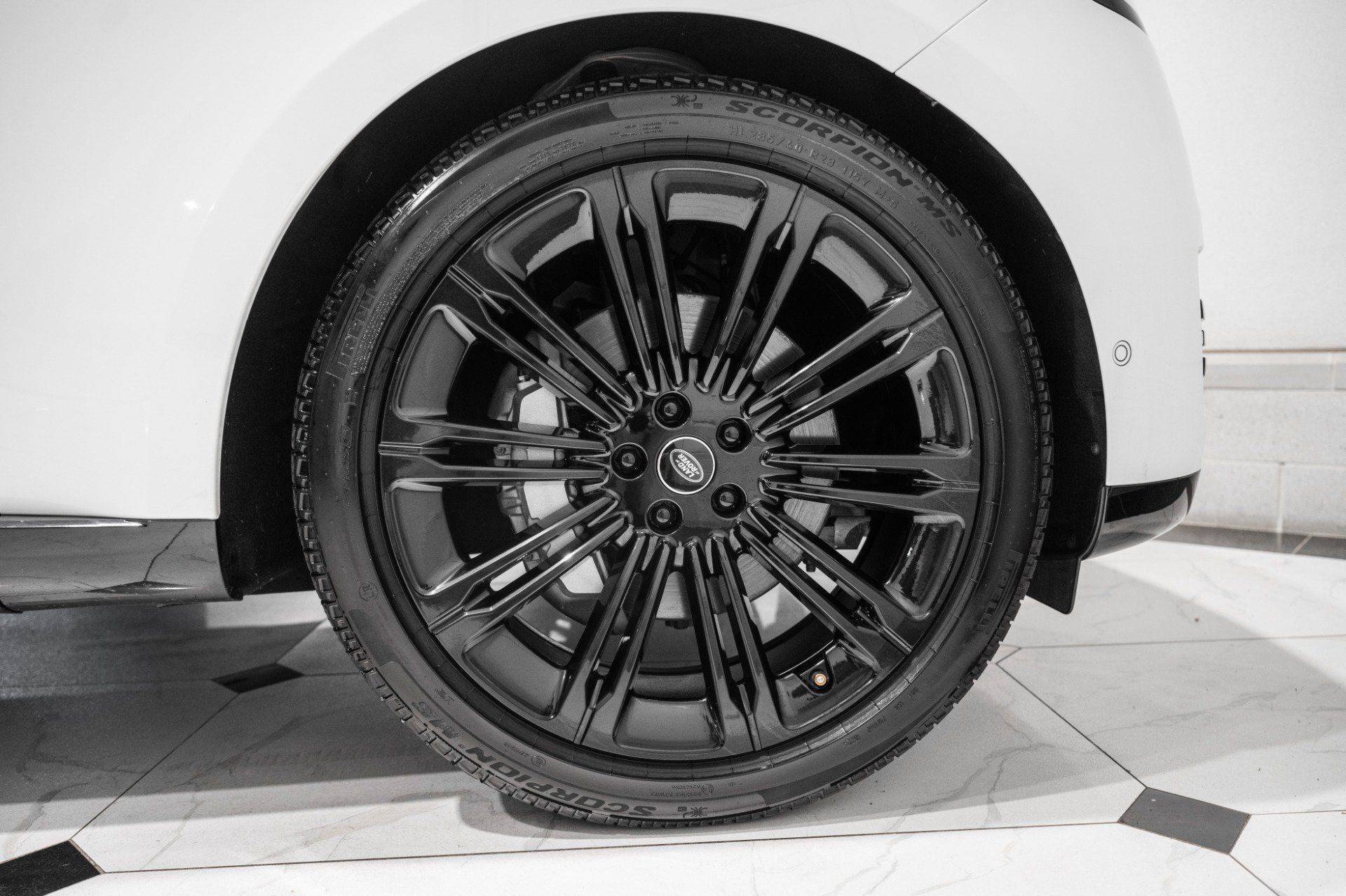Used 2025 Land Rover Range Rover SE AWD/4WD image 16