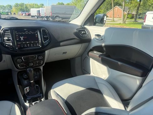 Certified 2018 Jeep Compass Limited w/ Navigation Group AWD/4WD image 32