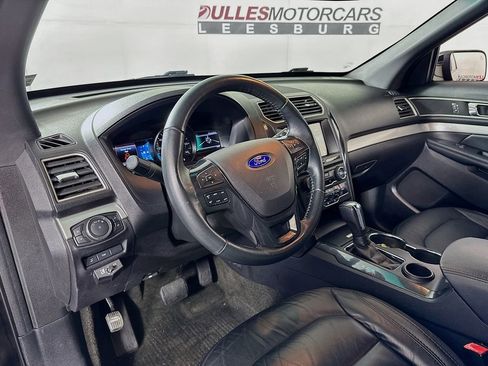Used 2017 Ford Explorer XLT w/ Equipment Group 202A image 9