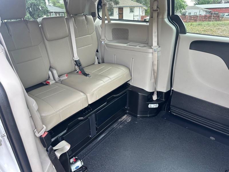 Used 2019 Dodge Grand Caravan SE FWD image 17