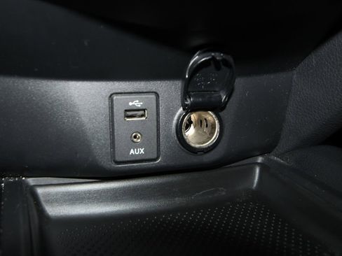 Used 2016 Nissan Rogue SV w/ SV Premium Package image 17