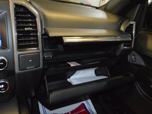 Used 2020 Ford Expedition XLT w/ Equipment Group 202A AWD/4WD image 22