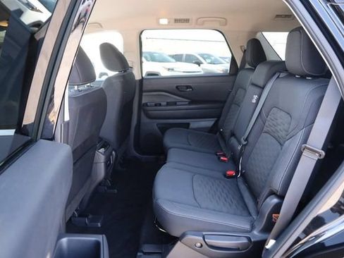 Certified 2025 Nissan Pathfinder SV AWD/4WD image 10
