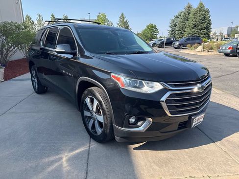 Used 2019 Chevrolet Traverse LT w/ LT Premium Package FWD image 4