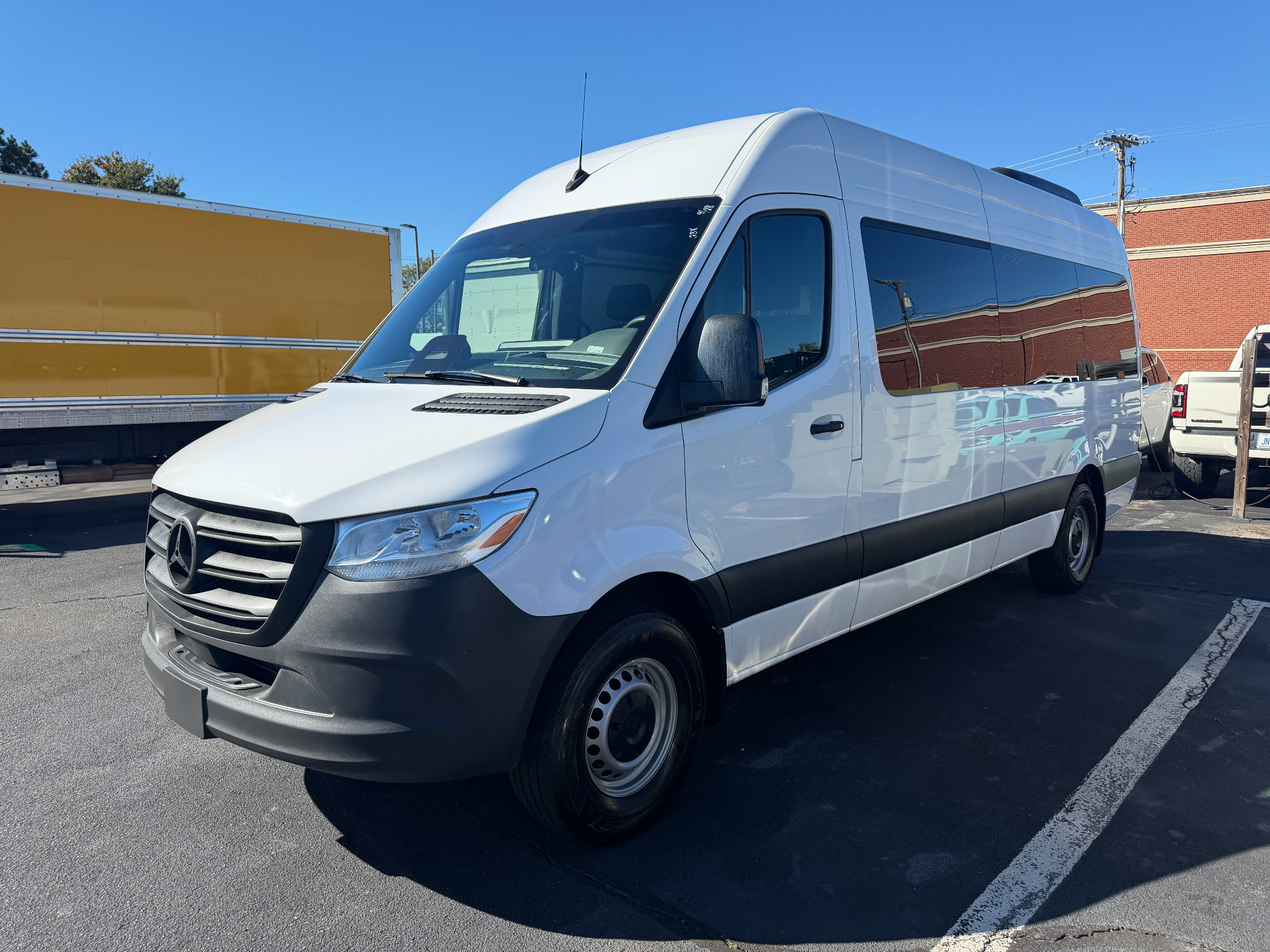 Used 2025 Mercedes-Benz Sprinter 2500 image 2